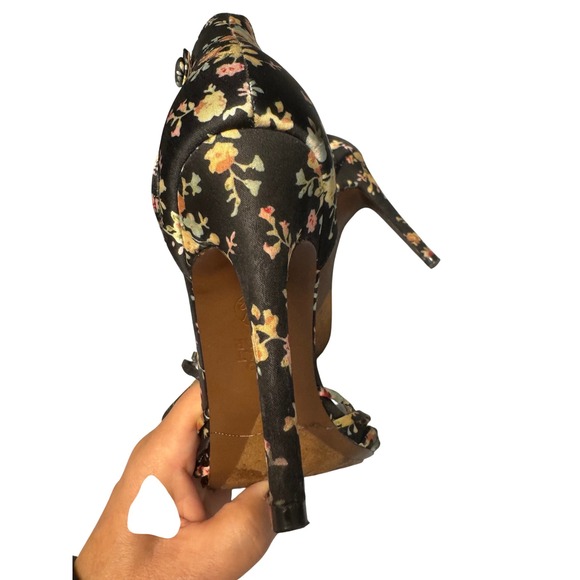 Who What Wear Black Floral Heels Sandals Ankle Strap Pointed Toe Size 7.5 - Picture 2 of 5